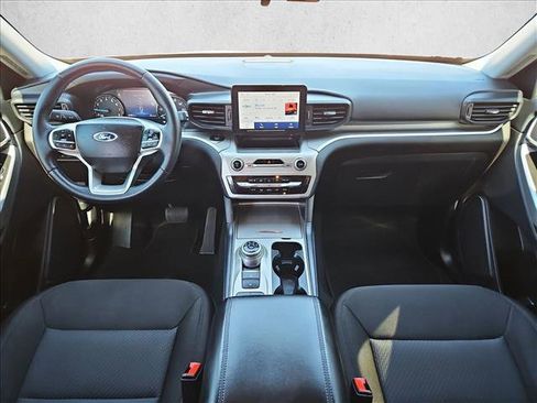 Used 2022 Ford Explorer XLT image 18