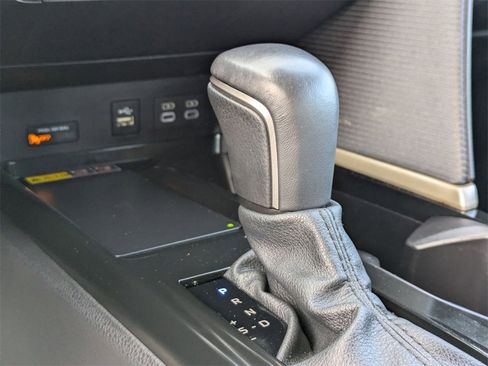 Used 2025 Toyota Camry SE image 23