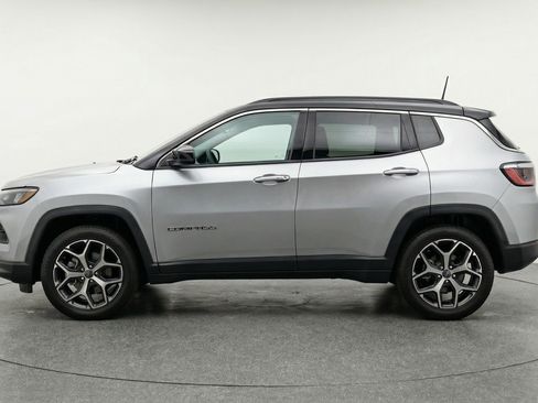Used 2025 Jeep Compass Limited image 5
