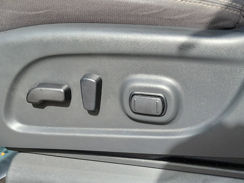 Used 2023 Nissan Titan SV w/ SV Convenience Package image 12