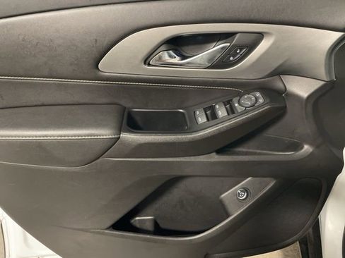 Used 2023 Chevrolet Traverse LT image 11