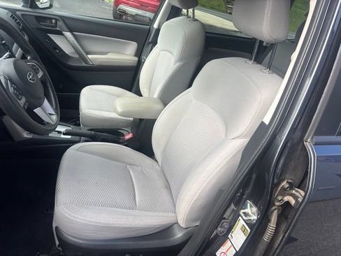 Used 2018 Subaru Forester 2.5i Premium w/ All-Weather Package AWD/4WD image 9
