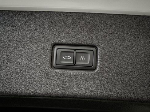 Used 2023 Audi SQ8 Prestige image 23