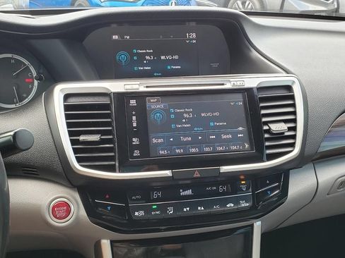 Used 2016 Honda Accord Touring image 23