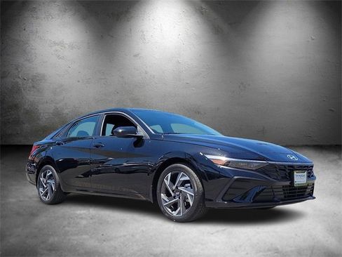 New 2025 Hyundai Elantra Sport image 2