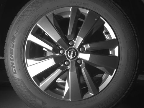 Used 2025 Nissan Pathfinder SV image 15