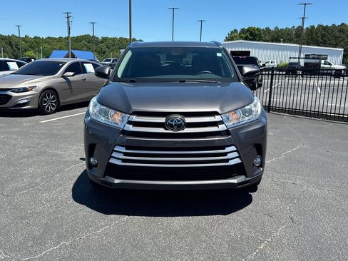 Used 2018 Toyota Highlander XLE FWD image 3
