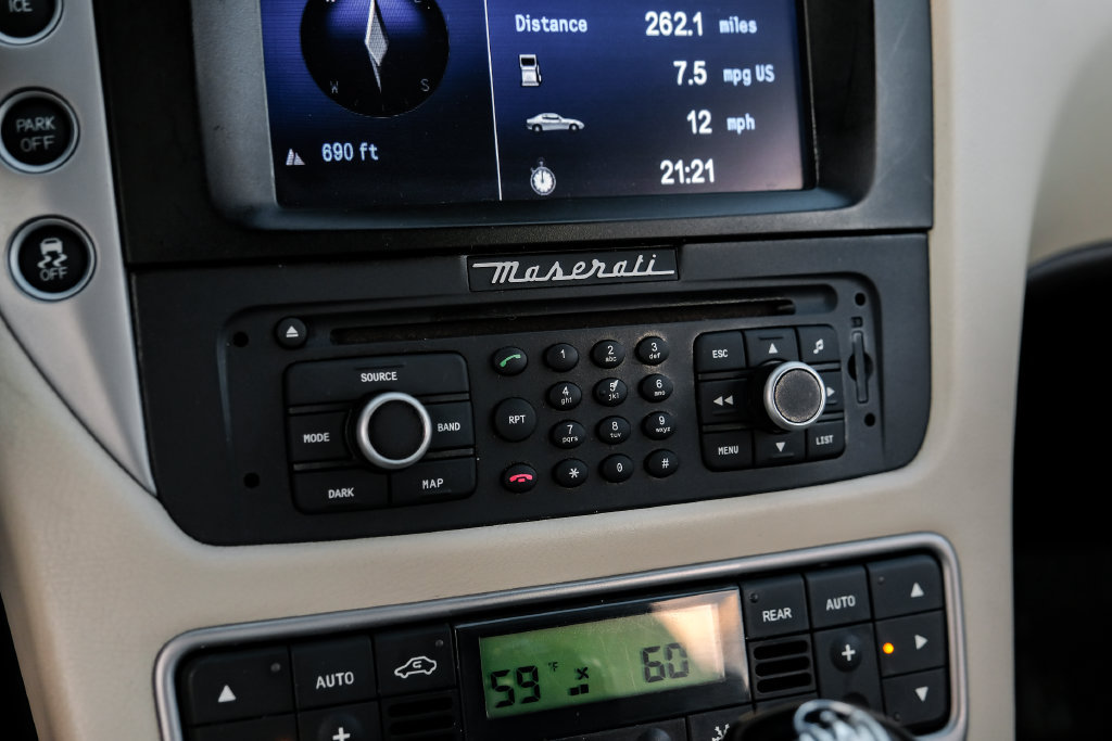 Used 2016 Maserati GranTurismo Sport RWD image 27