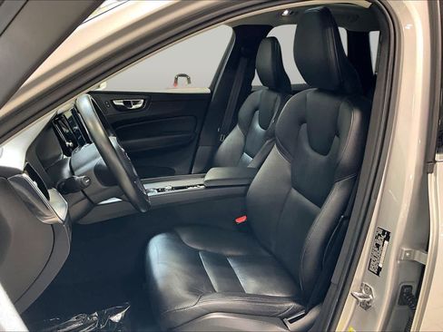 Used 2019 Volvo XC60 T6 Momentum w/ Advanced Package AWD/4WD image 9
