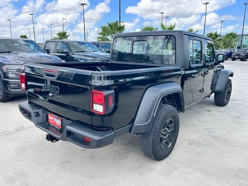Used 2024 Jeep Gladiator Sport AWD/4WD image 8