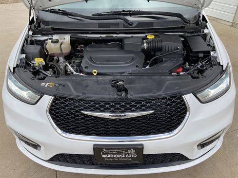 Used 2023 Chrysler Pacifica Limited FWD image 30