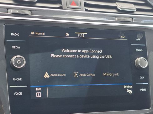 Certified 2023 Volkswagen Tiguan SE R-Line image 11