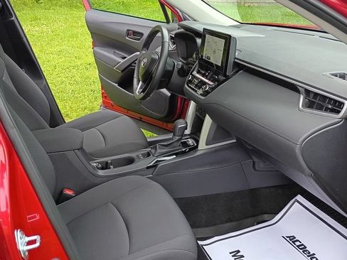 Used 2024 Toyota Corolla Cross LE AWD/4WD image 12