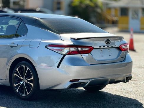 Used 2018 Toyota Camry SE image 6