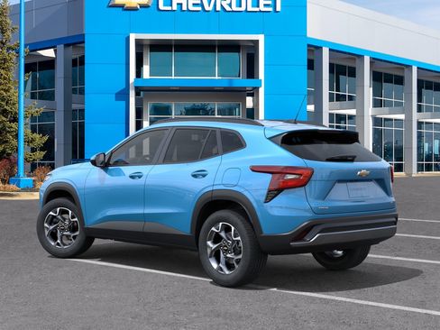 New 2026 Chevrolet Trax LT w/ Driver Confidence Package FWD image 3