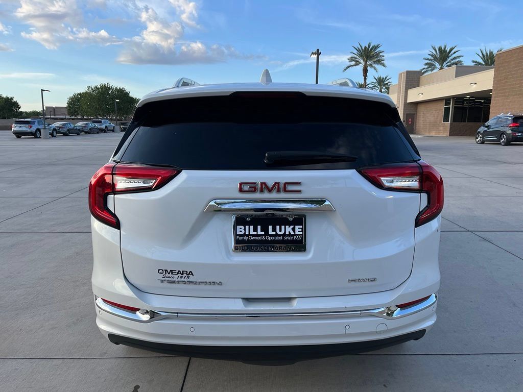 Used 2024 GMC Terrain Denali w/ Denali Premium Package AWD/4WD image 8