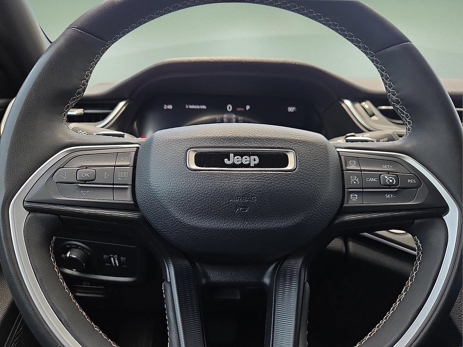 Used 2024 Jeep Grand Cherokee Altitude AWD/4WD image 24