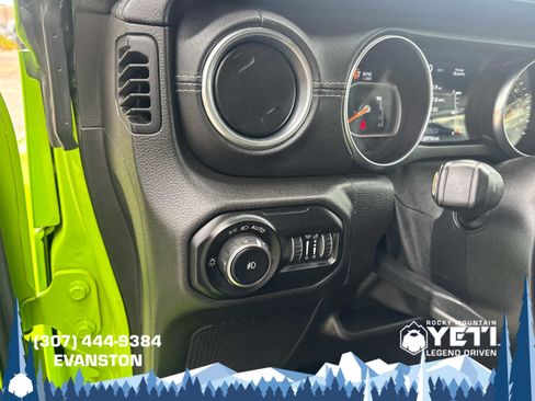 Used 2021 Jeep Wrangler Unlimited Sahara w/ Uconnect 4C Nav & Sound Group AWD/4WD image 25