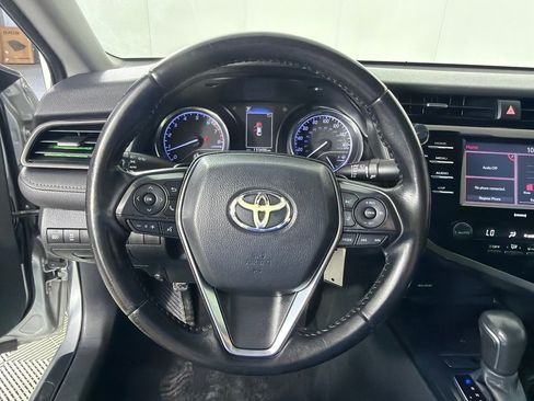 Used 2020 Toyota Camry SE FWD image 16