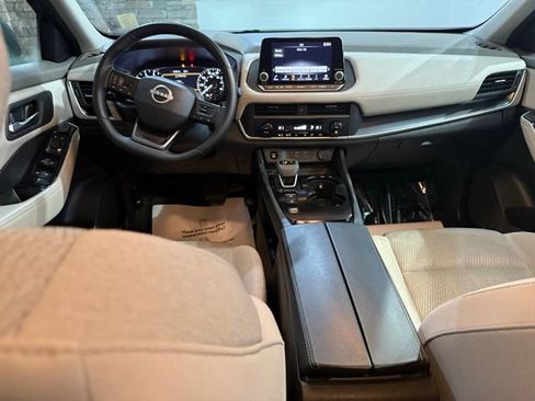 Certified 2025 Nissan Rogue SV image 25