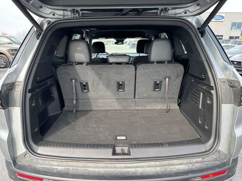 Used 2025 Buick Enclave Preferred AWD/4WD image 25