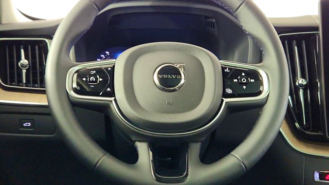 Used 2027 Volvo XC60 B5 Core AWD/4WD image 24