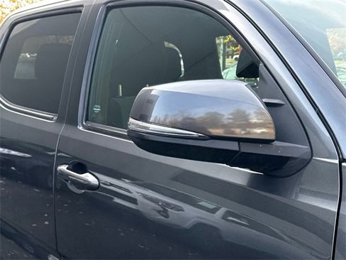 Used 2021 Toyota Tacoma TRD Sport w/ Technology Package image 9