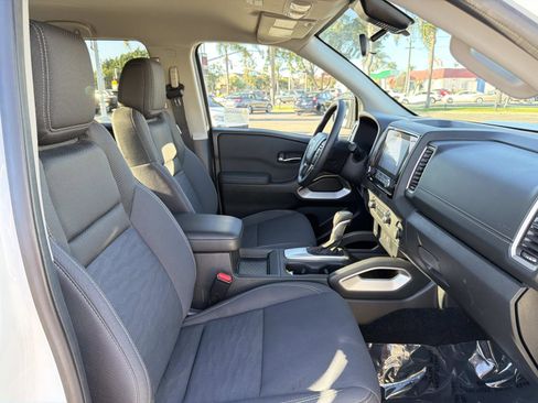 Used 2024 Nissan Frontier SV image 26
