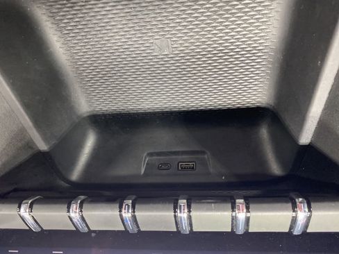 Used 2025 GMC Terrain Elevation image 38