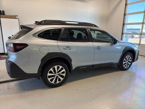 Used 2023 Subaru Outback Premium AWD/4WD image 9