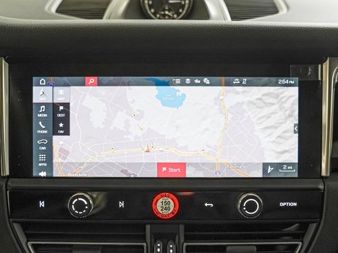 Certified 2025 Porsche Macan S image 23