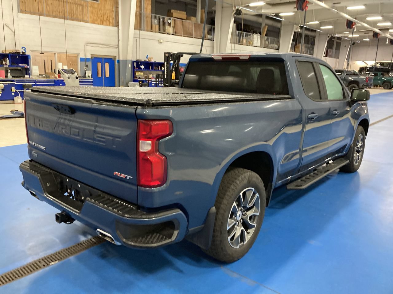 Used 2024 Chevrolet Silverado 1500 RST w/ Z71 Off-Road Package AWD/4WD image 7