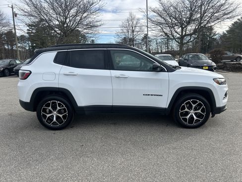 Used 2024 Jeep Compass Limited AWD/4WD image 4