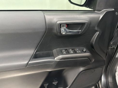 Used 2022 Toyota Tacoma TRD Sport w/ TRD Premium Sport Package image 11