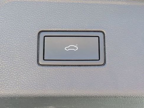 Certified 2023 Volkswagen Atlas SE w/ Panoramic Sunroof Package image 10