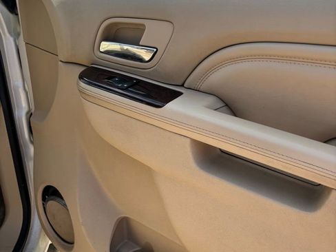 Used 2012 Cadillac Escalade ESV Luxury image 21