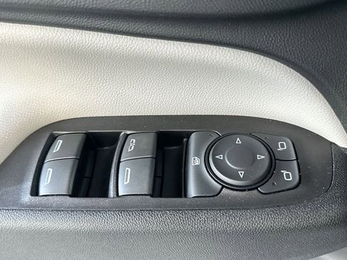 Used 2022 Chevrolet Equinox LT AWD/4WD image 17