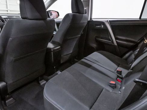 Used 2018 Toyota RAV4 XLE FWD image 11
