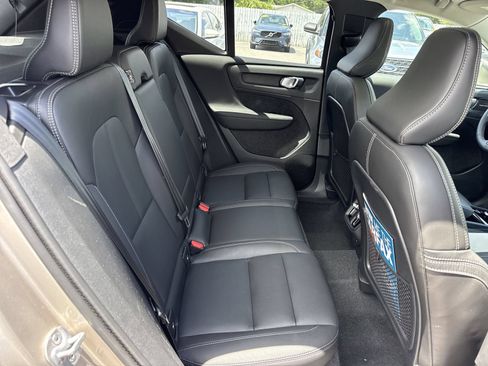 Used 2024 Volvo XC40 B5 Plus w/ Protection Package Premier AWD/4WD image 25