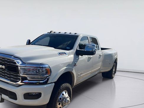 Used 2024 RAM 3500 Limited AWD/4WD image 2