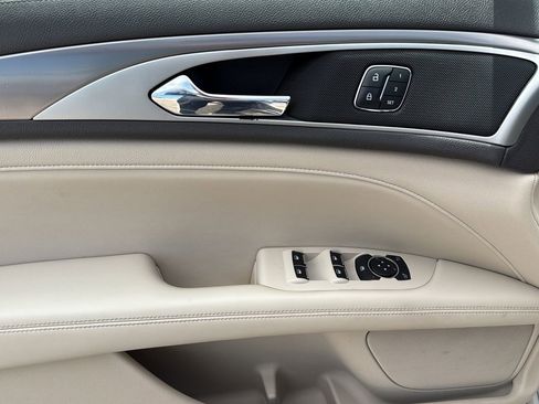 Used 2019 Lincoln MKZ Premiere FWD image 9