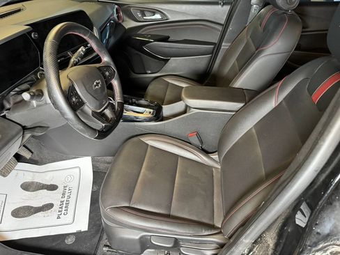 Used 2025 Chevrolet Trax RS w/ Sunroof Package FWD image 19