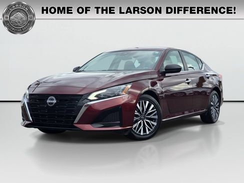 Used 2025 Nissan Altima 2.5 SV FWD image 1
