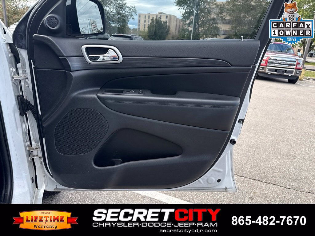Used 2022 Jeep Grand Cherokee Laredo X AWD/4WD image 11