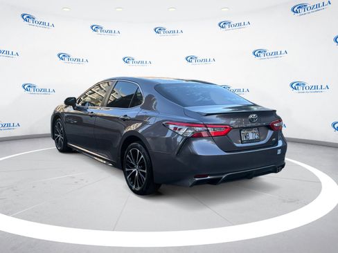 Used 2019 Toyota Camry FWD image 3