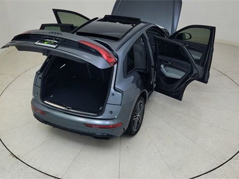 Used 2024 Audi Q5 e Prestige w/ Prestige Package image 92