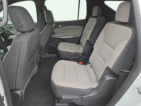 New 2026 Chevrolet Traverse LT image 12