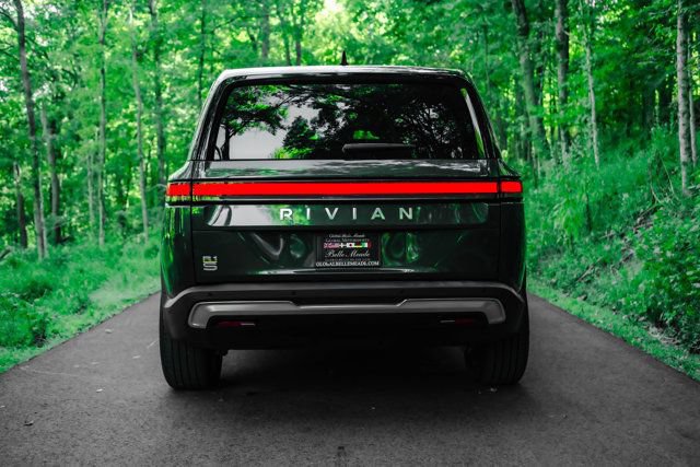 Used 2024 Rivian R1S Adventure Quad AWD/4WD image 7