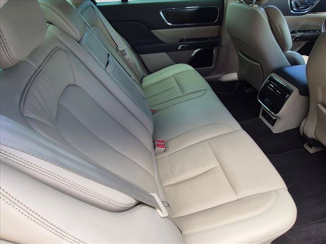 Used 2017 Lincoln Continental Select w/ Climate Package FWD image 18