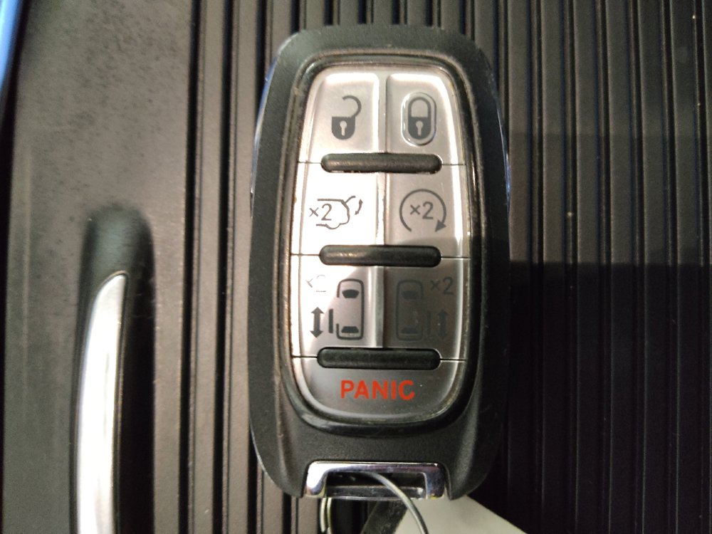 Used 2024 Chrysler Pacifica Touring-L FWD image 32